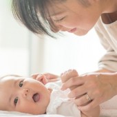 Vất vả như… mẹ Nhật nuôi con